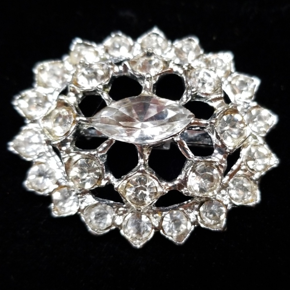 Vintage 1950s Oval Rhinestone Brooch Pin